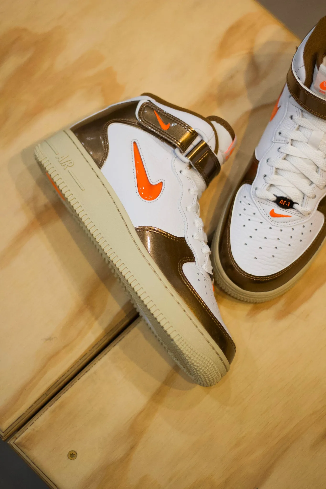 NIKE AIR FORCE 1 MID QS "ALE BROWN"