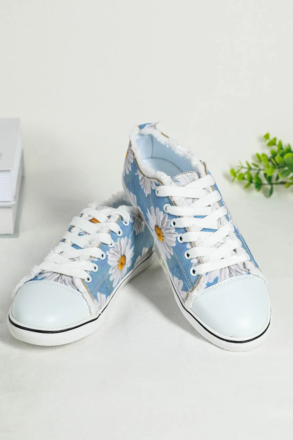 Women's Daisy Print Light Blue Ripped Flat Canvas Shoes