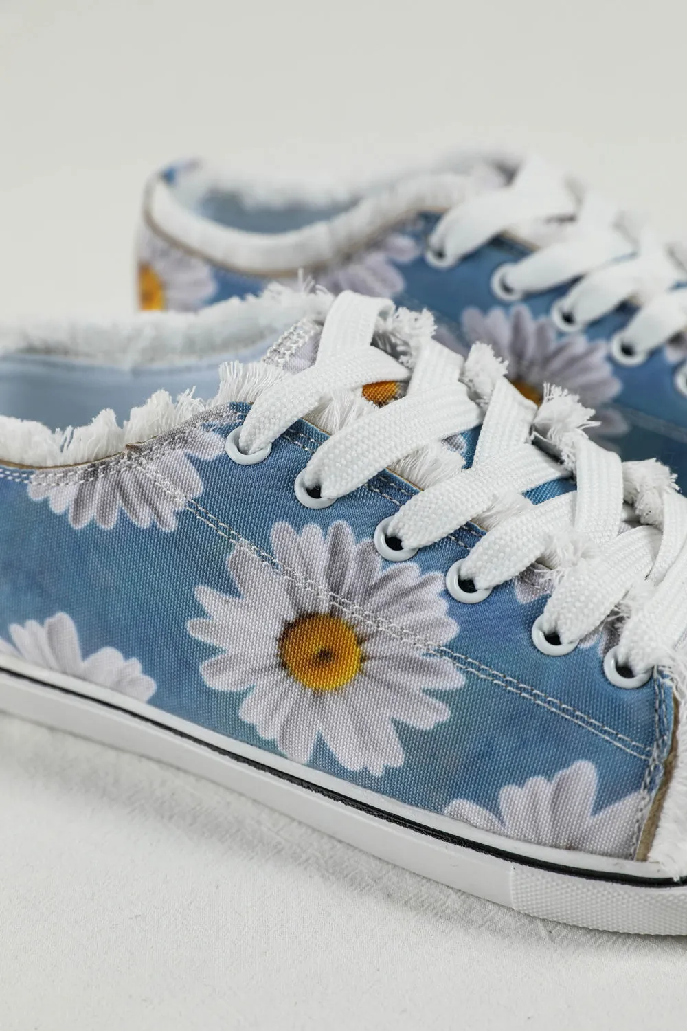 Women's Daisy Print Light Blue Ripped Flat Canvas Shoes