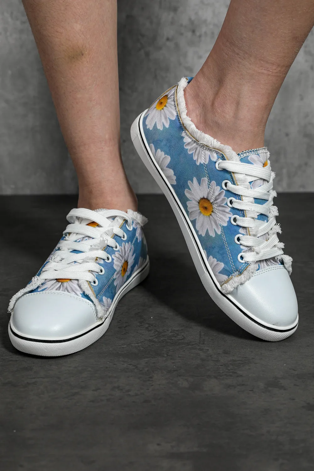 Women's Daisy Print Light Blue Ripped Flat Canvas Shoes